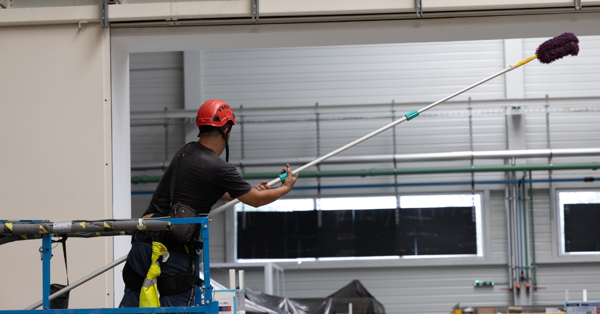 Echipamente profesionale utilizate de Ecomid pentru curățenie industrială