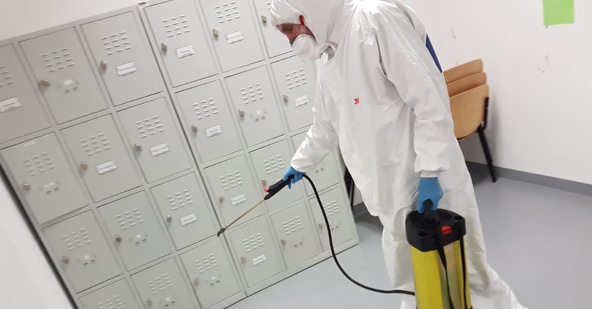 Utilaje industriale întreținute prin curățenie profesională care contribuie la productivitate crescută